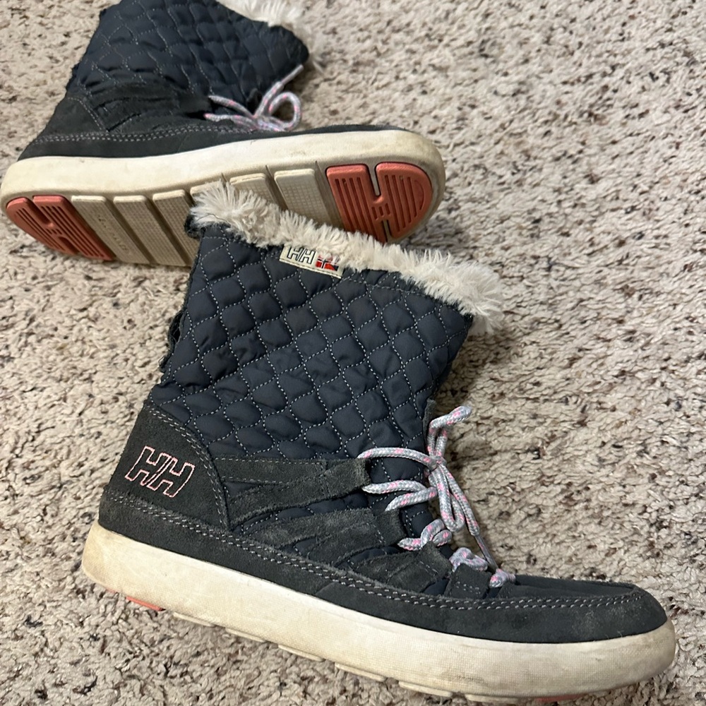 Helly Hansen Black Quilted Boots with Fur Trim